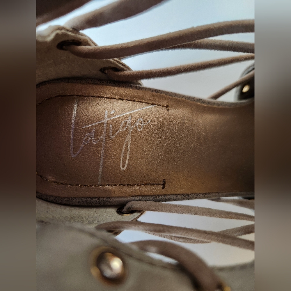 Latigo Leather Saelena Handcrafted Gold Grommet Zip Back Peep-Toe Block Heel - Picture 12 of 14